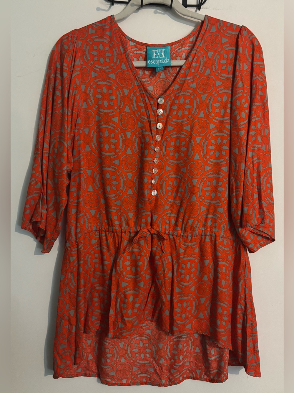 Escapada Womens Sz M Orange Tan Geometric Pattern Elbow Length Sleeve Button Tie
